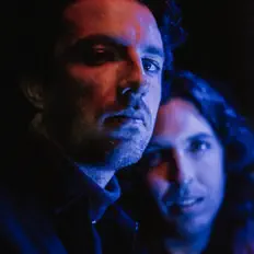 Poslechněte si interpreta Deco Pilot, sledujte hudební videa, přečtěte si životopis, podívejte se na data turné a další informace.