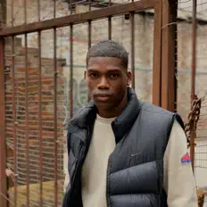 聆聽 S4NTI、觀看音樂影片、閱讀小傳、查看巡演日期等！