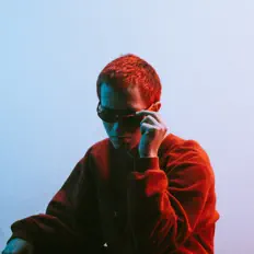 Luister naar Tucker Kreway, bekijk muziekvideo's, lees de bio, bekijk de tourdata, en meer!