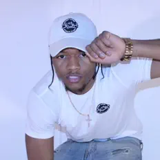 聆聽 Cash B、觀看音樂影片、閱讀小傳、查看巡演日期等！