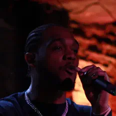 聆聽 Roc Steady、觀看音樂影片、閱讀小傳、查看巡演日期等！