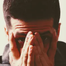 收听 AVN、观看音乐视频、阅读小传、查看巡演日期等 ！