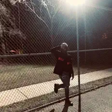 聆聽 J1k、觀看音樂影片、閱讀小傳、查看巡演日期等！