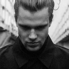 Ascolta Featherless, guarda video musicali, leggi la biografia, vedi le date del tour & altro!