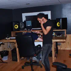 Ascolta Barnes, guarda video musicali, leggi la biografia, vedi le date del tour & altro!
