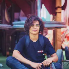 Hör dir Mekyail Aly an, schau dir Musikvideos an, lies die Biografie, finde Tourdaten und mehr!