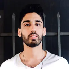 聆聽 Simba Sing、觀看音樂影片、閱讀小傳、查看巡演日期等！