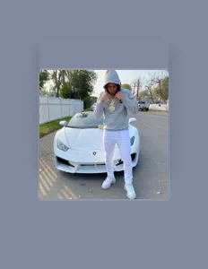 Posłuchaj wykonawcy AK, obejrzyj teledyski, przeczytaj biografię, zobacz daty tras koncertowych i nie tylko!