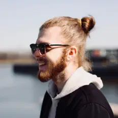 Écoutez LowSense, regardez des vidéoclips, lisez la biographie, consultez les dates de tournée et plus encore !