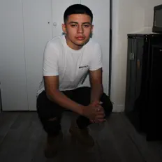 Quin을(를) 듣고, 뮤직 비디오를 보고, 약력을 읽고, 투어 일정 등을 확인하세요!