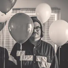 Ascolta Vamping, guarda video musicali, leggi la biografia, vedi le date del tour & altro!