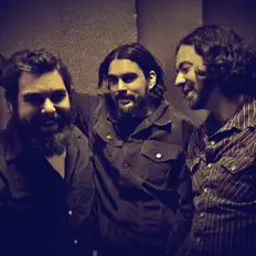 King Beeを聴いたり、ミュージックビデオを鑑賞したり、経歴やツアー日程などを確認したりしましょう！