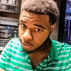 聆聽 Young Royalty、觀看音樂影片、閱讀小傳、查看巡演日期等！