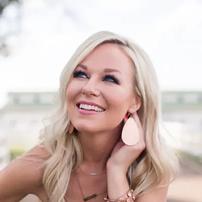 Listen to Alecia Aichelle, watch music videos, read bio, see tour dates & more!