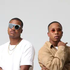 DreamTeamを聴いたり、ミュージックビデオを鑑賞したり、経歴やツアー日程などを確認したりしましょう！