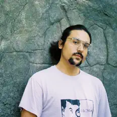 Hör dir NOYU.SIR an, schau dir Musikvideos an, lies die Biografie, finde Tourdaten und mehr!