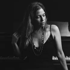 Poslechněte si interpreta Kathleen Sieck, sledujte hudební videa, přečtěte si životopis, podívejte se na data turné a další informace.