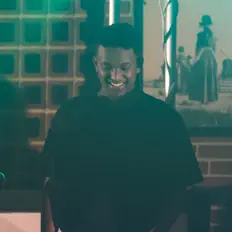 收听 Hunchoo、观看音乐视频、阅读小传、查看巡演日期等 ！