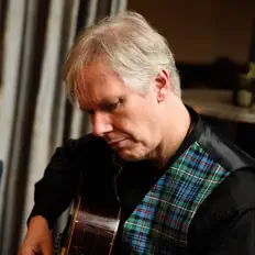 Ouve Steve Gibb, vê vídeos de música, lê a biografia, vê as datas da digressão e muito mais!