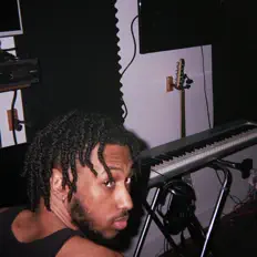 聆聽 ryxn、觀看音樂影片、閱讀小傳、查看巡演日期等！