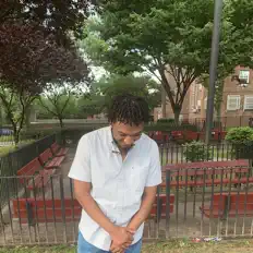 Ra Da WZRDを聴いたり、ミュージックビデオを鑑賞したり、経歴やツアー日程などを確認したりしましょう！