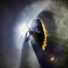 Poslechněte si interpreta Lynn, sledujte hudební videa, přečtěte si životopis, podívejte se na data turné a další informace.