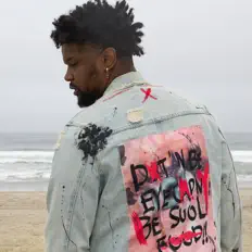 Poslechněte si interpreta Blind Eyez, sledujte hudební videa, přečtěte si životopis, podívejte se na data turné a další informace.