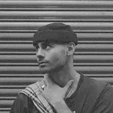 Escucha a Onur, mira vídeos musicales, lee la biografía, consulta fechas de giras y mucho más.