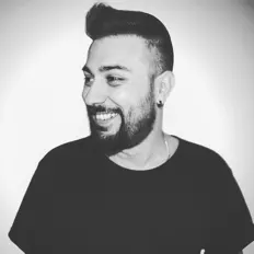 Gianni Cuomoを聴いたり、ミュージックビデオを鑑賞したり、経歴やツアー日程などを確認したりしましょう！