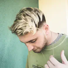 Dengarkan King Kade, tonton video musik, baca bio, lihat tanggal tur & lainnya!