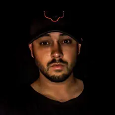 Drew Bluを聴いたり、ミュージックビデオを鑑賞したり、経歴やツアー日程などを確認したりしましょう！