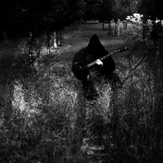 聆聽 Tunikah、觀看音樂影片、閱讀小傳、查看巡演日期等！