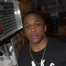 聆聽 Poo Dawg、觀看音樂影片、閱讀小傳、查看巡演日期等！