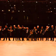 Ouve Tolvan Big Band, vê vídeos de música, lê a biografia, vê as datas da digressão e muito mais!