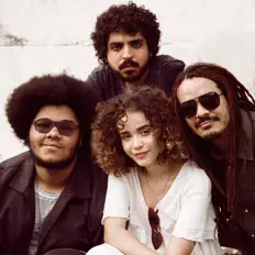 Escucha a Os Caras & Carol, mira vídeos musicales, lee la biografía, consulta fechas de giras y mucho más.