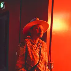 Escucha a Jane, mira videos musicales, lee su biografía, consulta las fechas de las gira y más.
