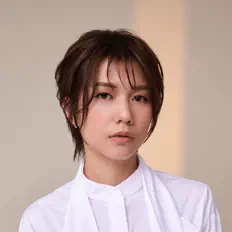 Escucha a 缪以欣, mira videos musicales, lee su biografía, consulta las fechas de las gira y más.