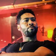 聆聽 Voli、觀看音樂影片、閱讀小傳、查看巡演日期等！