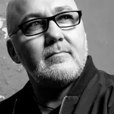 收听 Slippy Beats、观看音乐视频、阅读小传、查看巡演日期等 ！