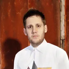 Dengarkan MR FOGG, tonton video musik, baca bio, lihat tanggal tur & lainnya!