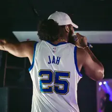 Poslechněte si interpreta Jahfari, sledujte hudební videa, přečtěte si životopis, podívejte se na data turné a další informace.