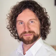 Poslechněte si interpreta Roger Spees, sledujte hudební videa, přečtěte si životopis, podívejte se na data turné a další informace.