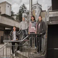 Escucha a Individual, mira videos musicales, lee su biografía, consulta las fechas de las gira y más.