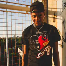 Yungchoを聴いたり、ミュージックビデオを鑑賞したり、経歴やツアー日程などを確認したりしましょう！