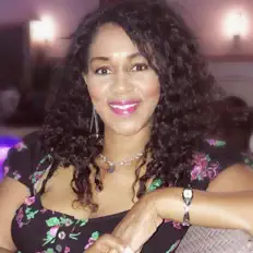 Elesha Storey을(를) 듣고, 뮤직 비디오를 보고, 약력을 읽고, 투어 일정 등을 확인하세요!