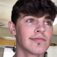 Tsunami을(를) 듣고, 뮤직 비디오를 보고, 약력을 읽고, 투어 일정 등을 확인하세요!