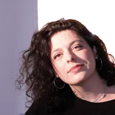 Hör dir Florence Maj an, schau dir Musikvideos an, lies die Biografie, finde Tourdaten und mehr!