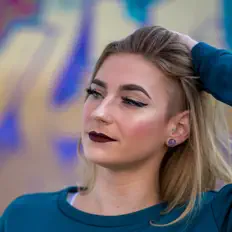 Beeedean सुनें, म्यूज़िक वीडियो देखें, बायो पढ़ें, दौरे की तारीखें और बहुत कुछ देखें!