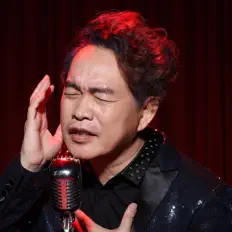 收听 康康、观看音乐视频、阅读小传、查看巡演日期等 ！