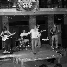 Écoutez Sunshine Still, regardez des vidéoclips, lisez la biographie, consultez les dates de tournée et plus encore !